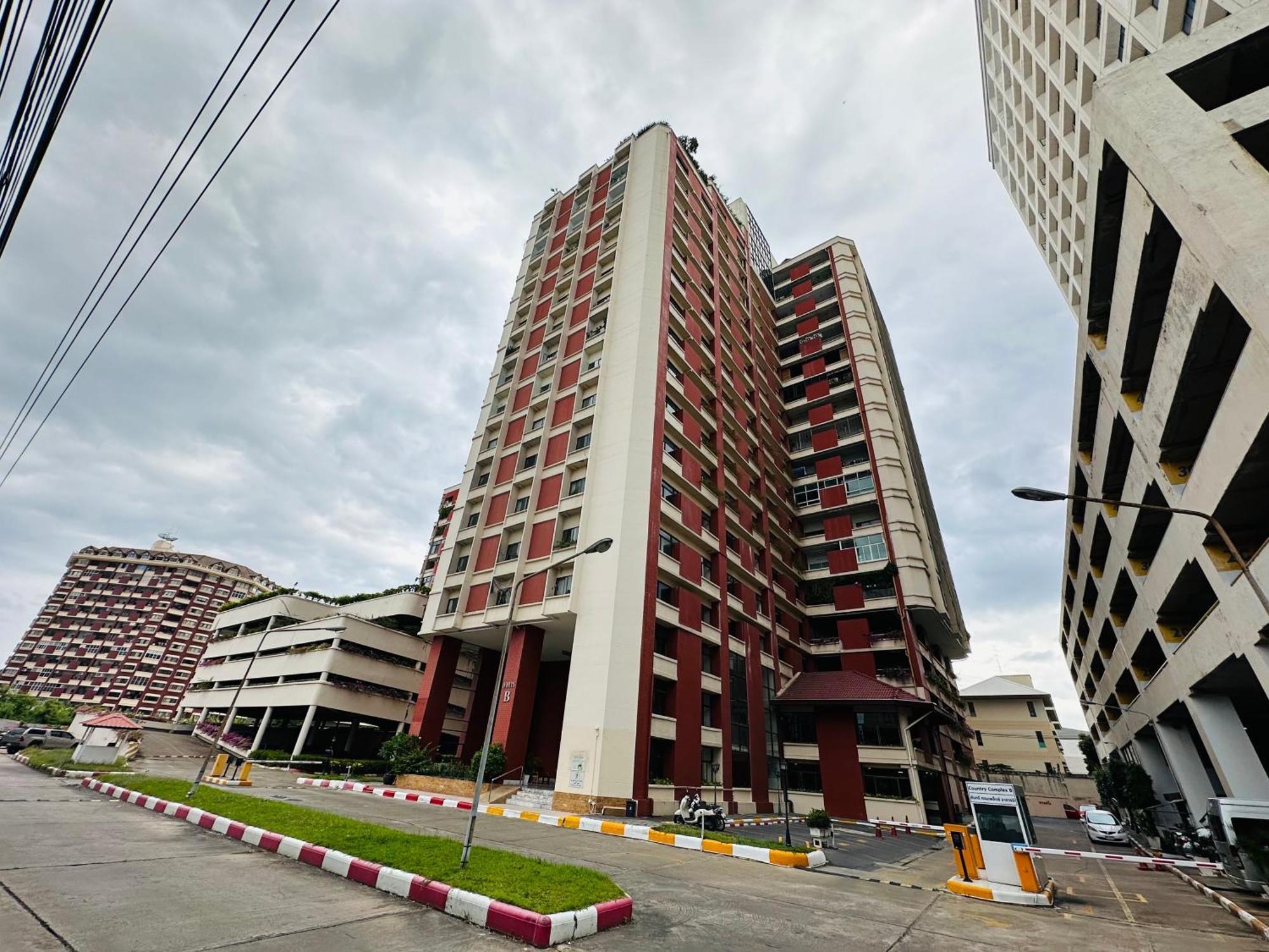 Country Complex Bangna Aparthotel Bangkok Exterior photo